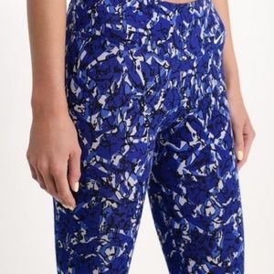 Nike's Women Legend Tight Fit / Dri-Fit SMALL